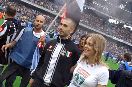 世体：马竞想买一名可兼任左中卫和左后卫的球员，且价格低廉