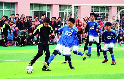 《PEAK》意外登顶 开发者的休假计划却“意外”告吹