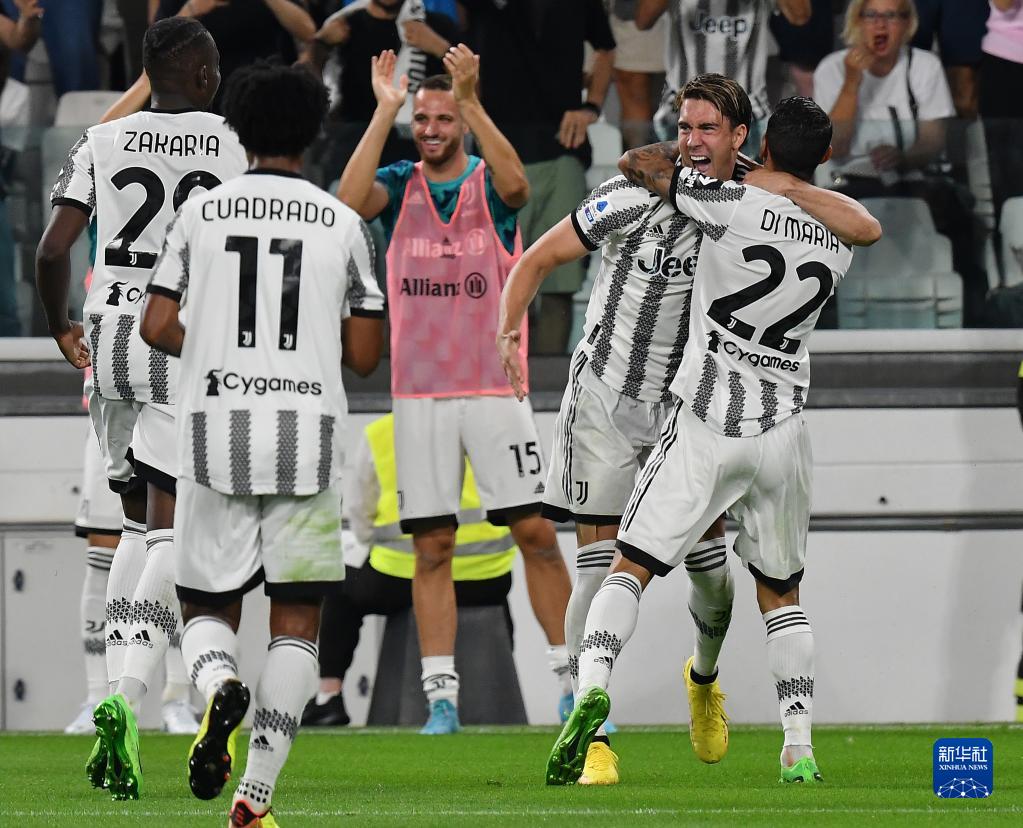 冰雪联动炸场！11.21“洛水听雪”服预约福利堆到溢屏