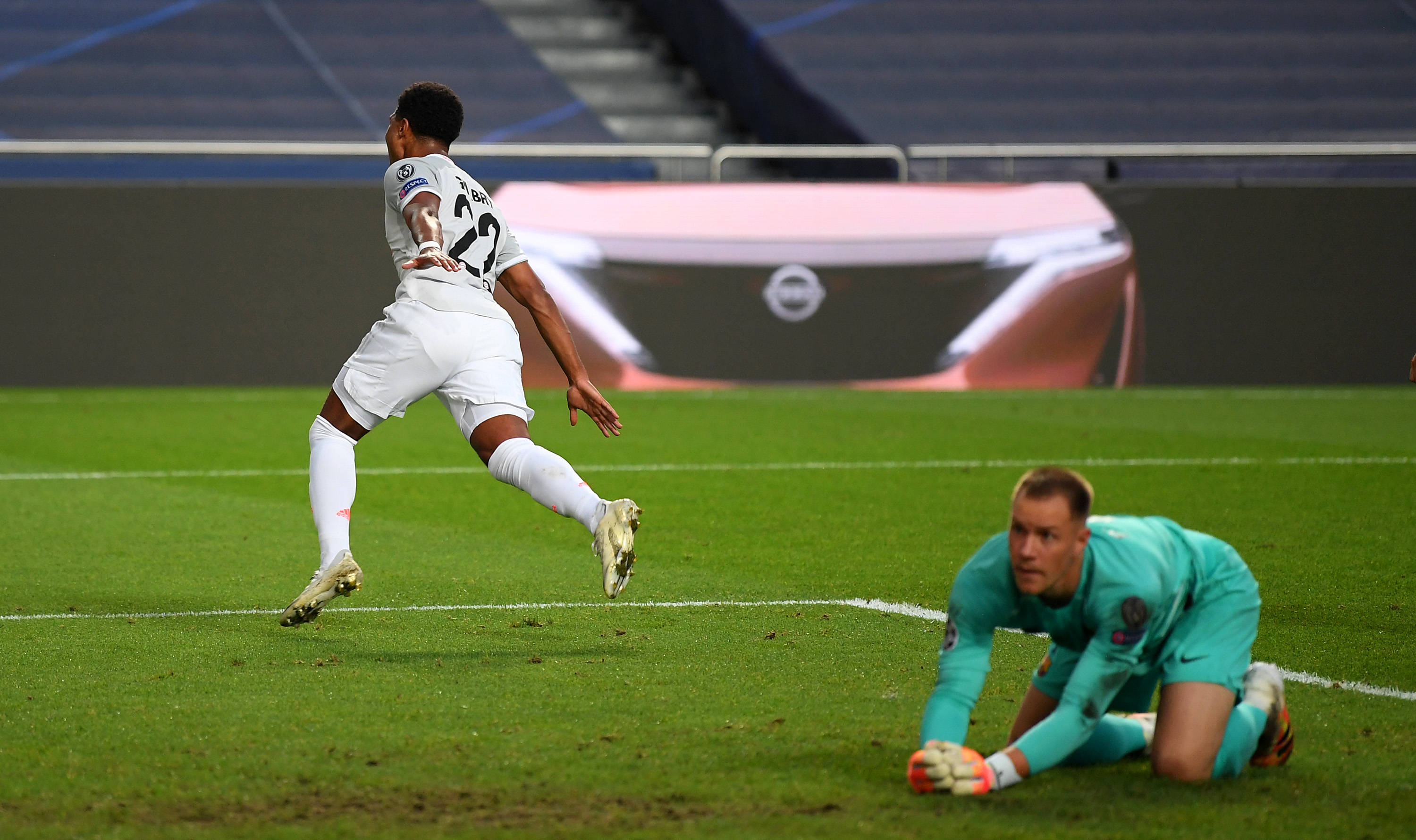 火箭三巨头74分守住主场，史密斯18+7回报乌度卡，谢泼德遭遇劲敌